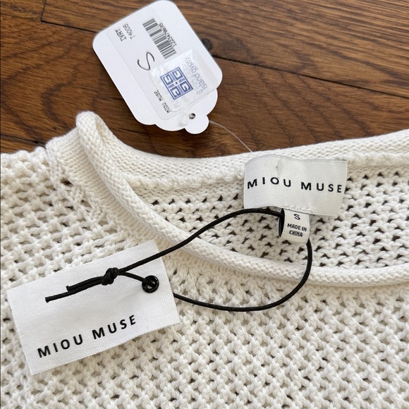 Miou Muse Cream Sweater with American Flag - Picture 2 of 8